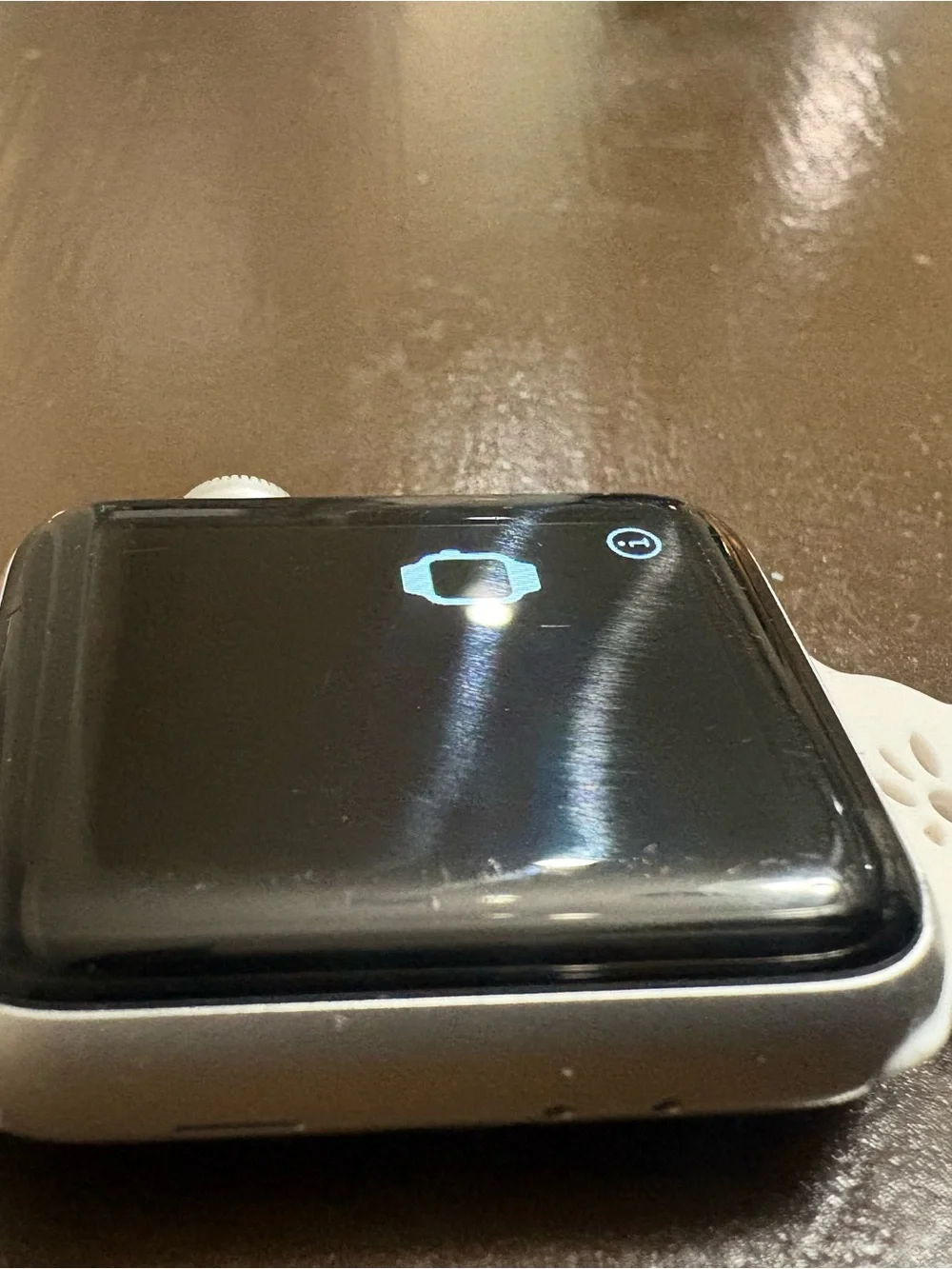 Apple Series 3. 38mm. Smartwatch, Silicone Band and Magnetic Charger.